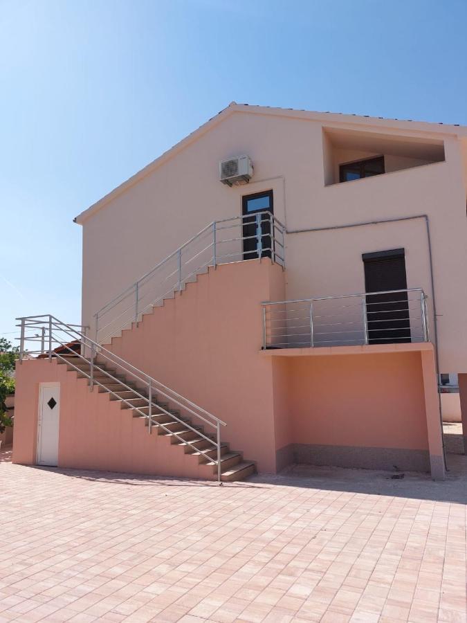 Apartmani Ana Sukosan Exterior photo